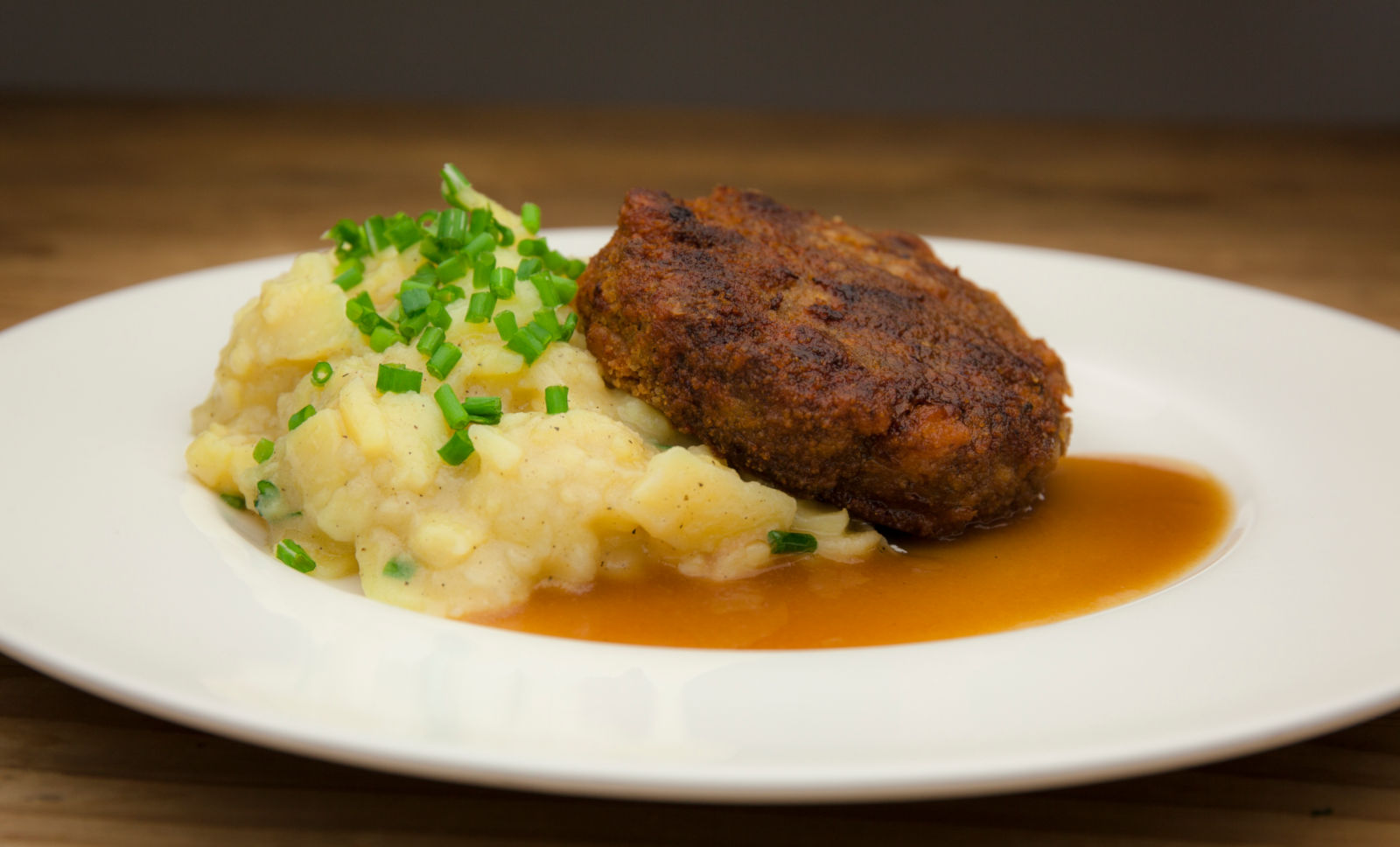 Fleischpflanzerl mit Kartoffelsalat und Soß - Hatl&amp;#39;s Imbiss