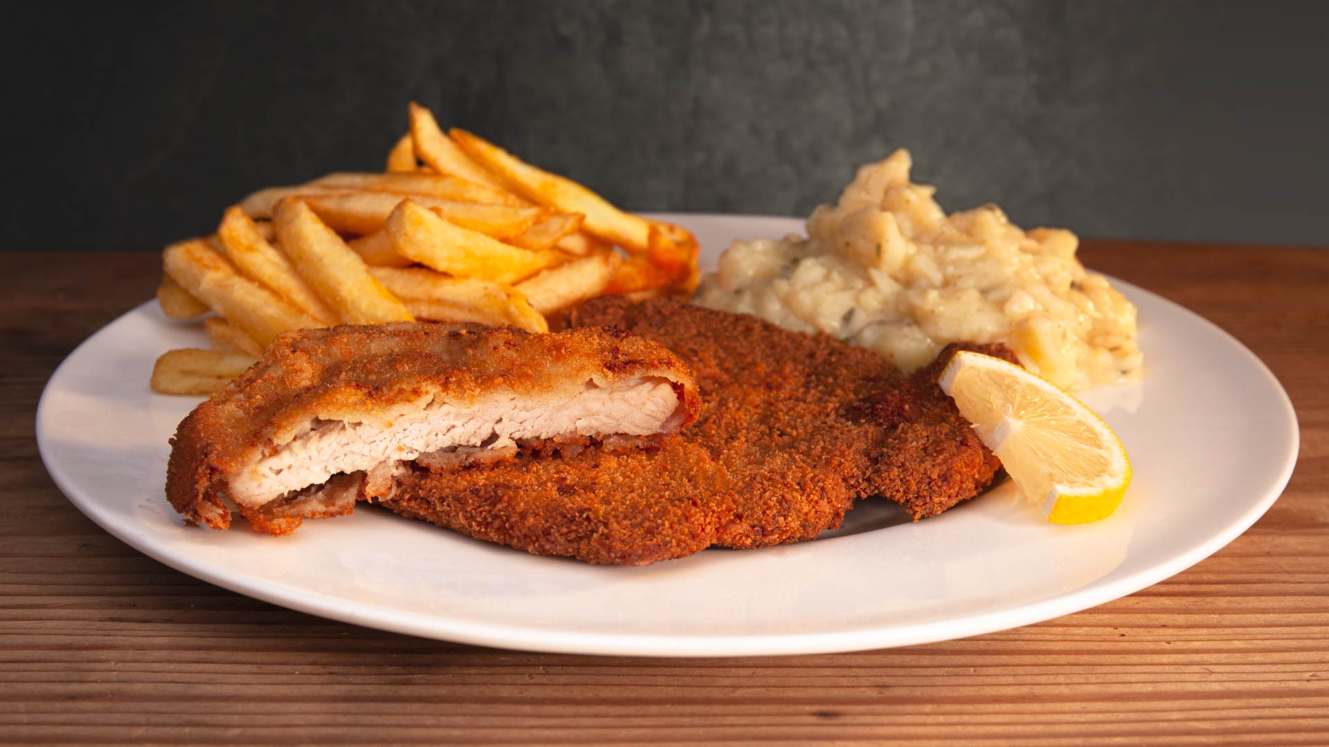 Schnitzel mit Pommes - Hatl&amp;#39;s Imbiss